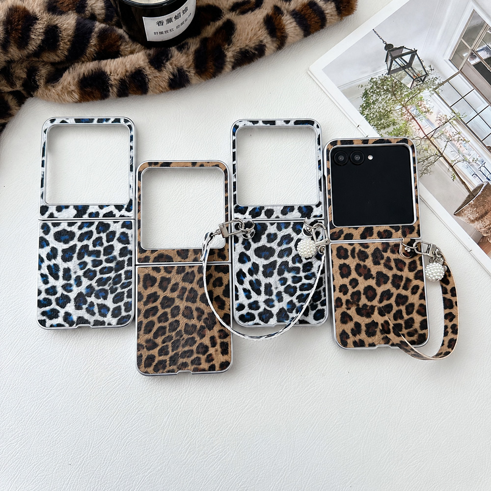 Women'S Vintage Accessories - Leopard Print Folding Flip Phone Case